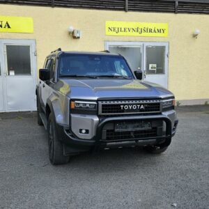 Boční ochranné nerezové nášlapy s plastovými prolisy - tyč