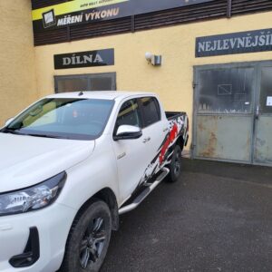 Boční ochranné nerezové nášlapy trubky s prolisy průměr 76 mm pro Toyota Hilux (TA)