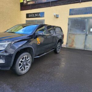 Boční ochranné nerezové nášlapy černé s prolisy průměr 76 mm pro Volkswagen Amarok 2023>Ford Ranger 2023>(TA)