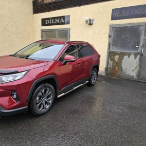 Boční ochranné nerezové nášlapy s drážkami pro Toyota RAV4 (ST)