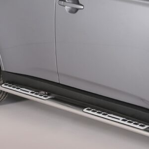 Boční ochranné oválné nerezové nášlapy s hliníkovými prolisy