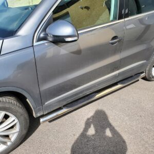 boční ochranné nerezové nášlapy trubka s prolisy pro Volkswagen Tiguan (TA)