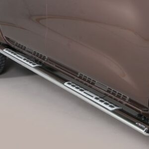 Boční ochranné oválné nerezové nášlapy s hliníkovými prolisy pro Nissan Navara