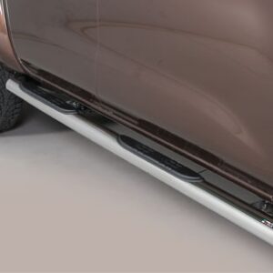 Boční ochranné nerezové nášlapy s plastovými prolisy pro Nissan Navara