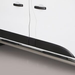 Boční ochranné nerezové nášlapy s plastovými prolisy pro Nissan NV 300