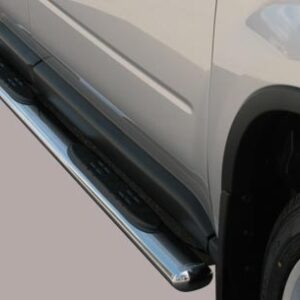 Boční ochranné oválné nerezové nášlapy s plastovými prolisy pro Nissan X-Trail od 2001